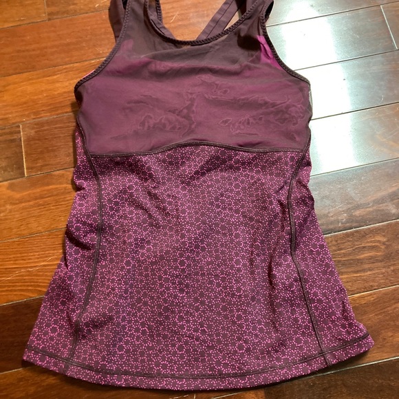 Lululemon Burgundy & Pink Striped Strappy Workout Tank Top Size 8 - Picture 2 of 6